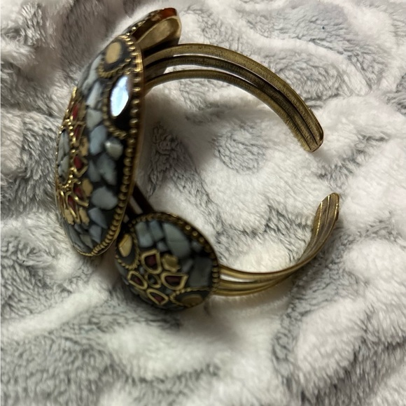 Brass cuff. Heavy quality. Mother pearl and coral inlaid.  Nice. Hand made - Picture 6 of 8